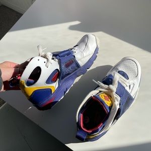 Nike sneaker 8.5 in great condition worn once, blue, yellow, and red